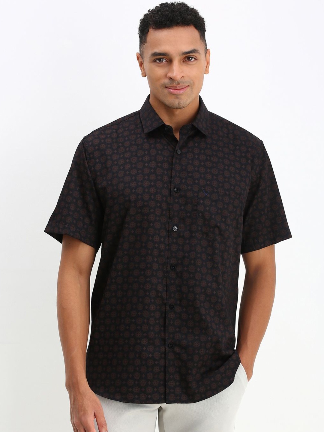 

Allen Solly Men Spread Collar Geometric Printed Cotton Slim Fit Casual Shirt, Black