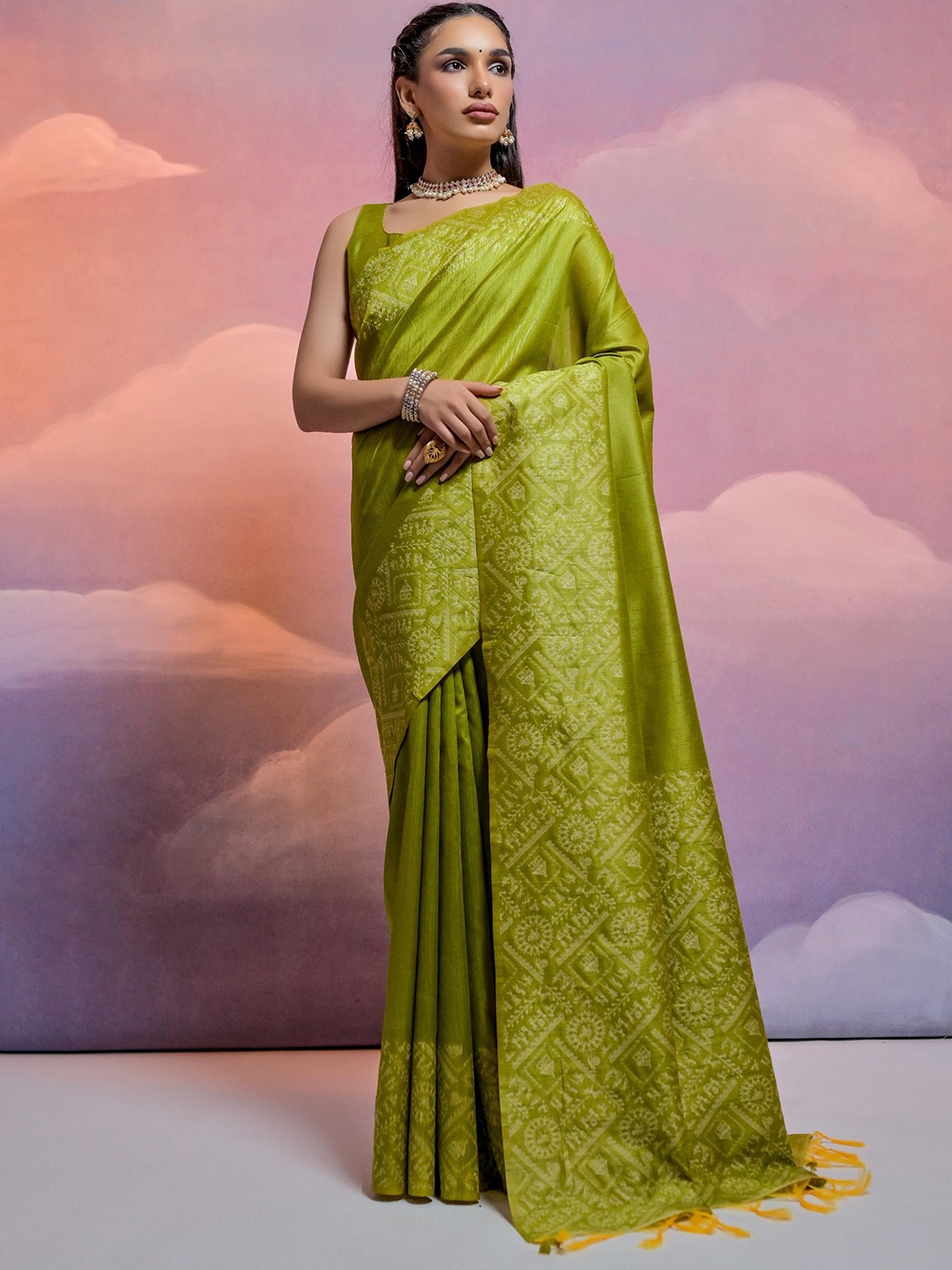 

LeeliPeeri Handloom Work Designer Warli Saree, Olive