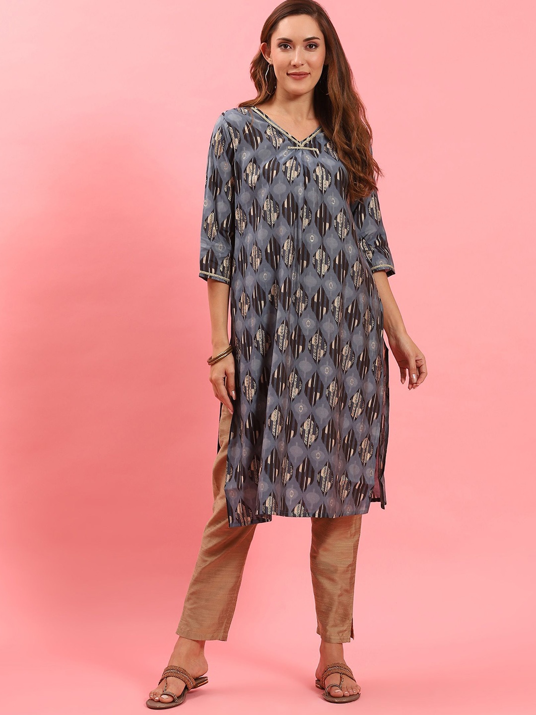 

Shree Abstract Printed V Neck Kurta, Blue