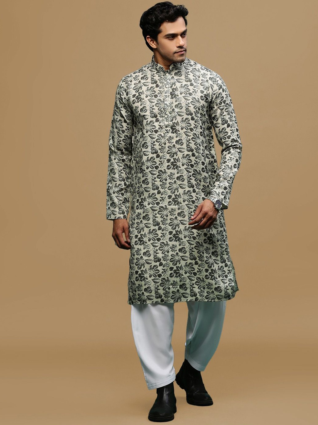 

Sanwara Floral Printed Mandarin Collar Linen Straight Kurta with Patiala, Green