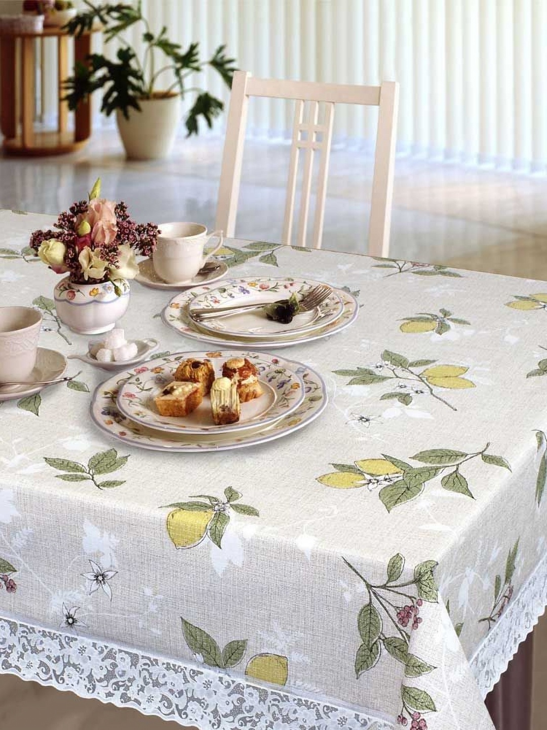 

Freelance White and Yellow Floral Printed Rectangle Anti-Skid 6-Seater Table Cover