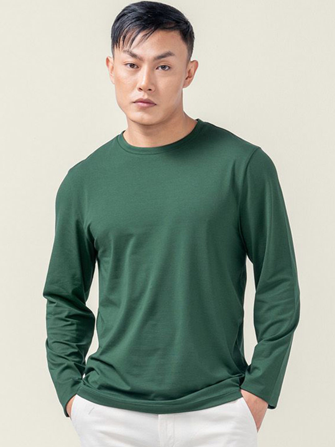 

DAMENSCH Men Solid Round Neck Cotton T-shirt, Green