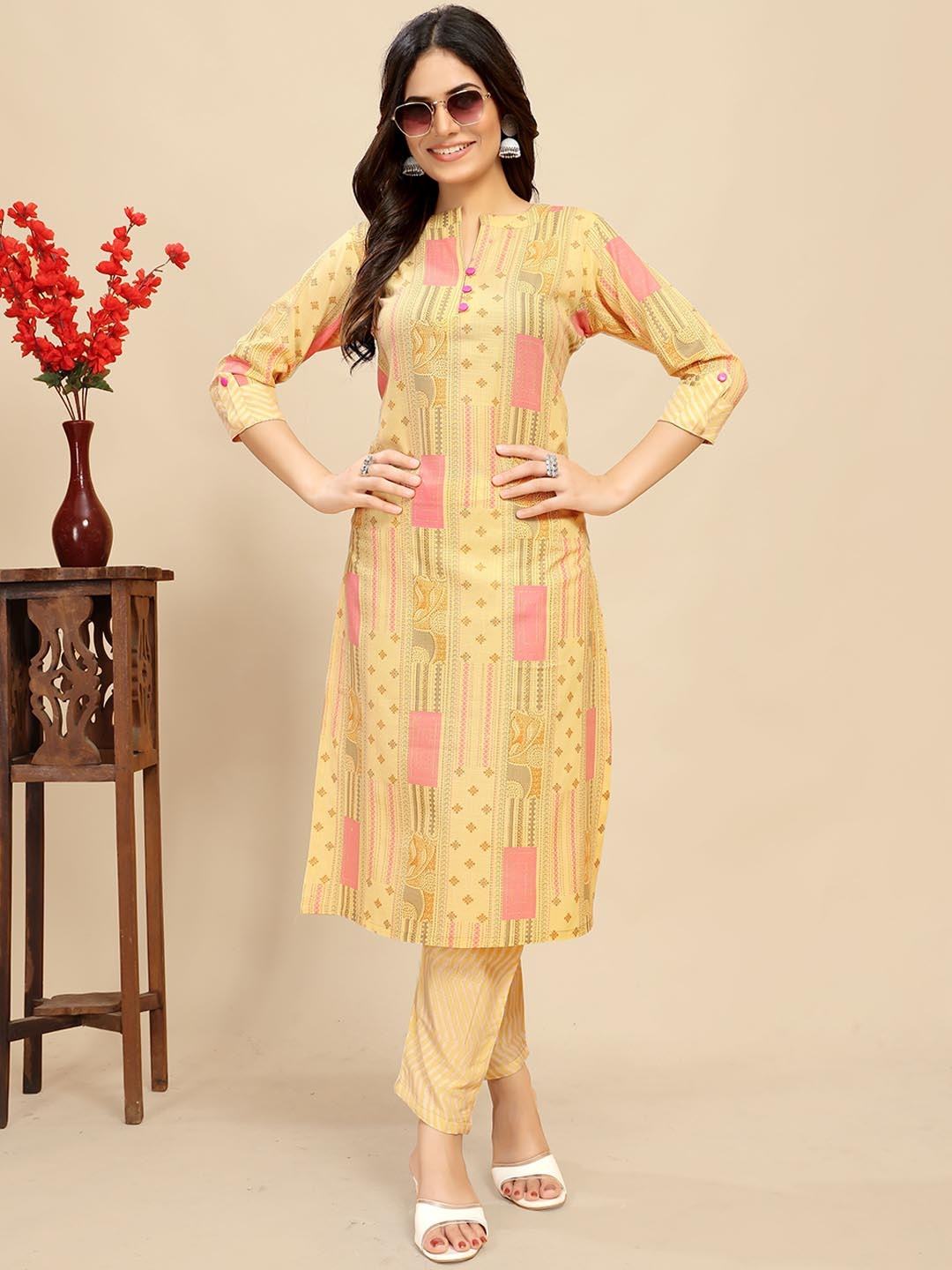 

AWRIYA Geometric Printed Mandarin Collar Pure Cotton Straight Kurta With Trousers, Yellow