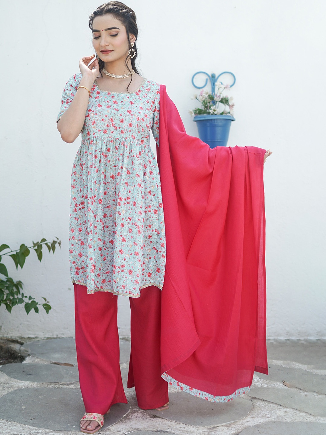 

GO BOUJEE Floral Printed Square Neck Short Sleeves Pleated Kurta with Palazzo & Dupatta, Sea green
