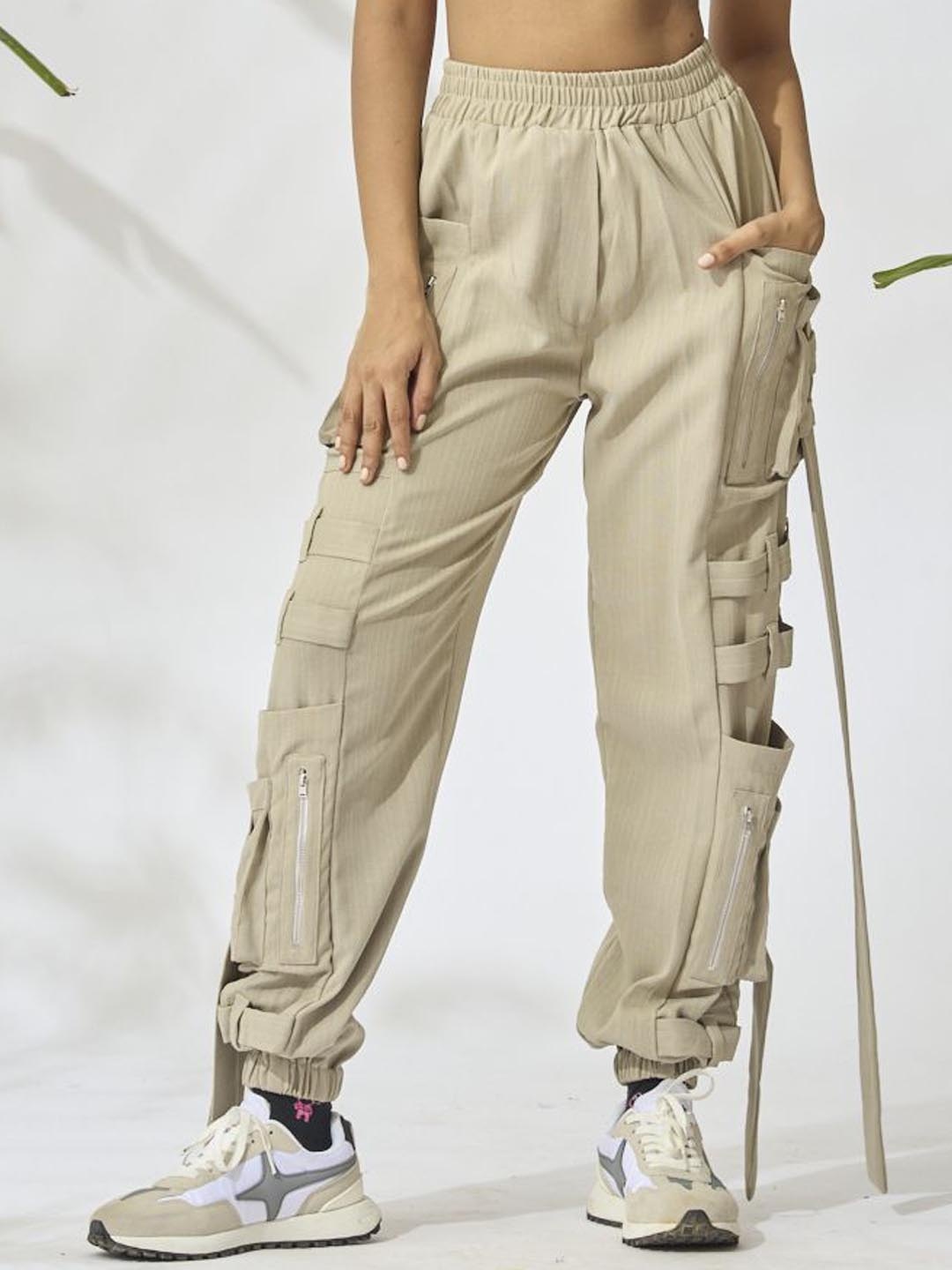 

Risate Women Relaxed Cargos Trousers, Beige