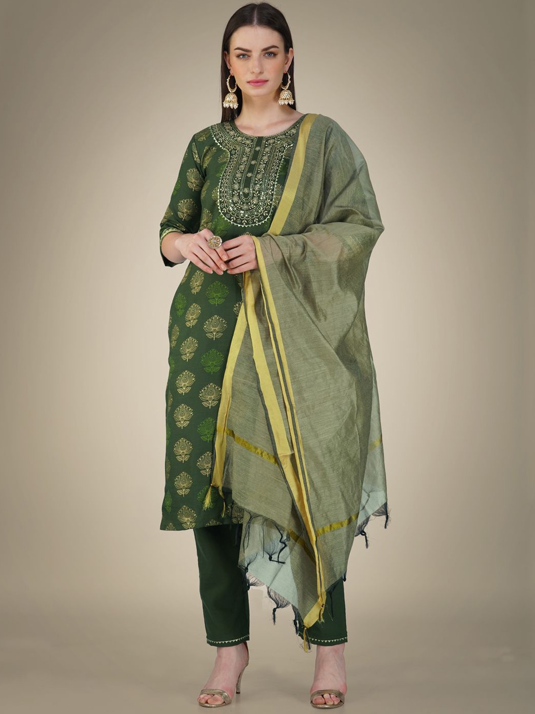 

WILNERCROWN Ethnic Motifs Printed Regular Sequinned Kurta With Trousers & Dupatta, Green