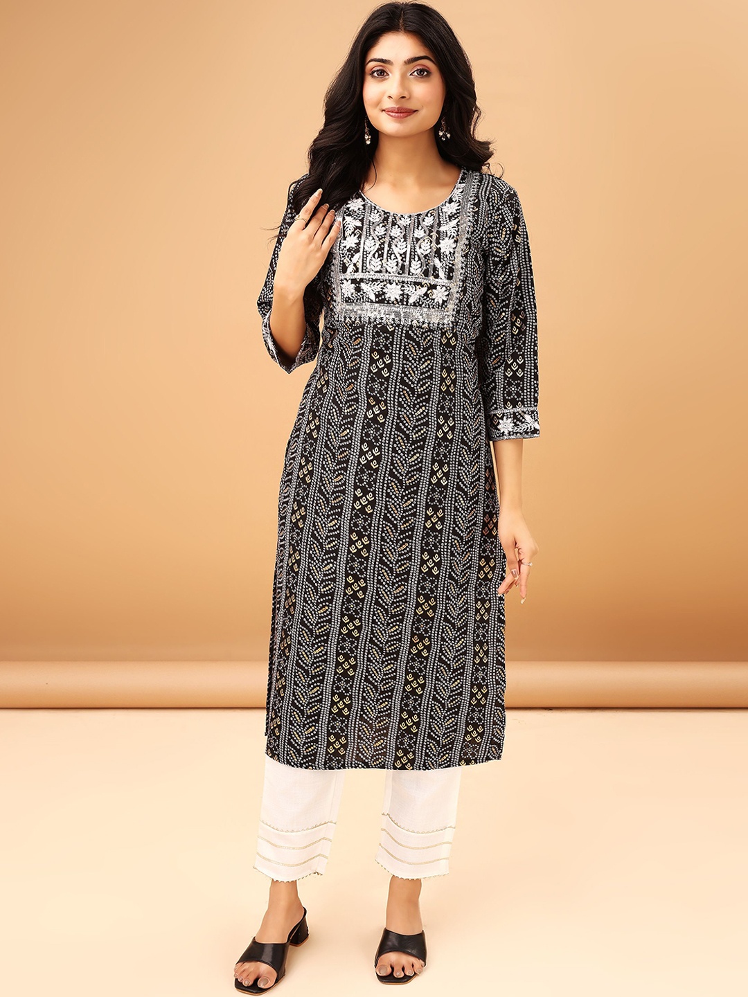 

TRAHIMAM Bandhani Embroidered Thread Work Kurta With Trousers, Black