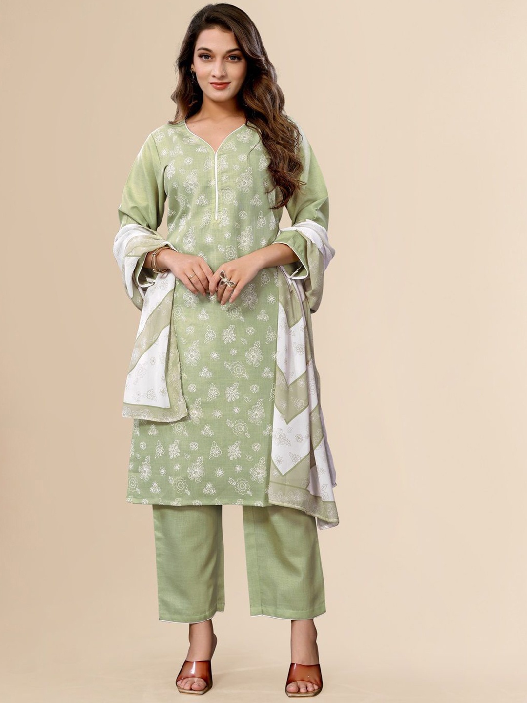 

TITANIUM SILK INDUSTRIES PVT. LTD. Floral Printed Straight Kurta With Trousers & Dupatta, Green