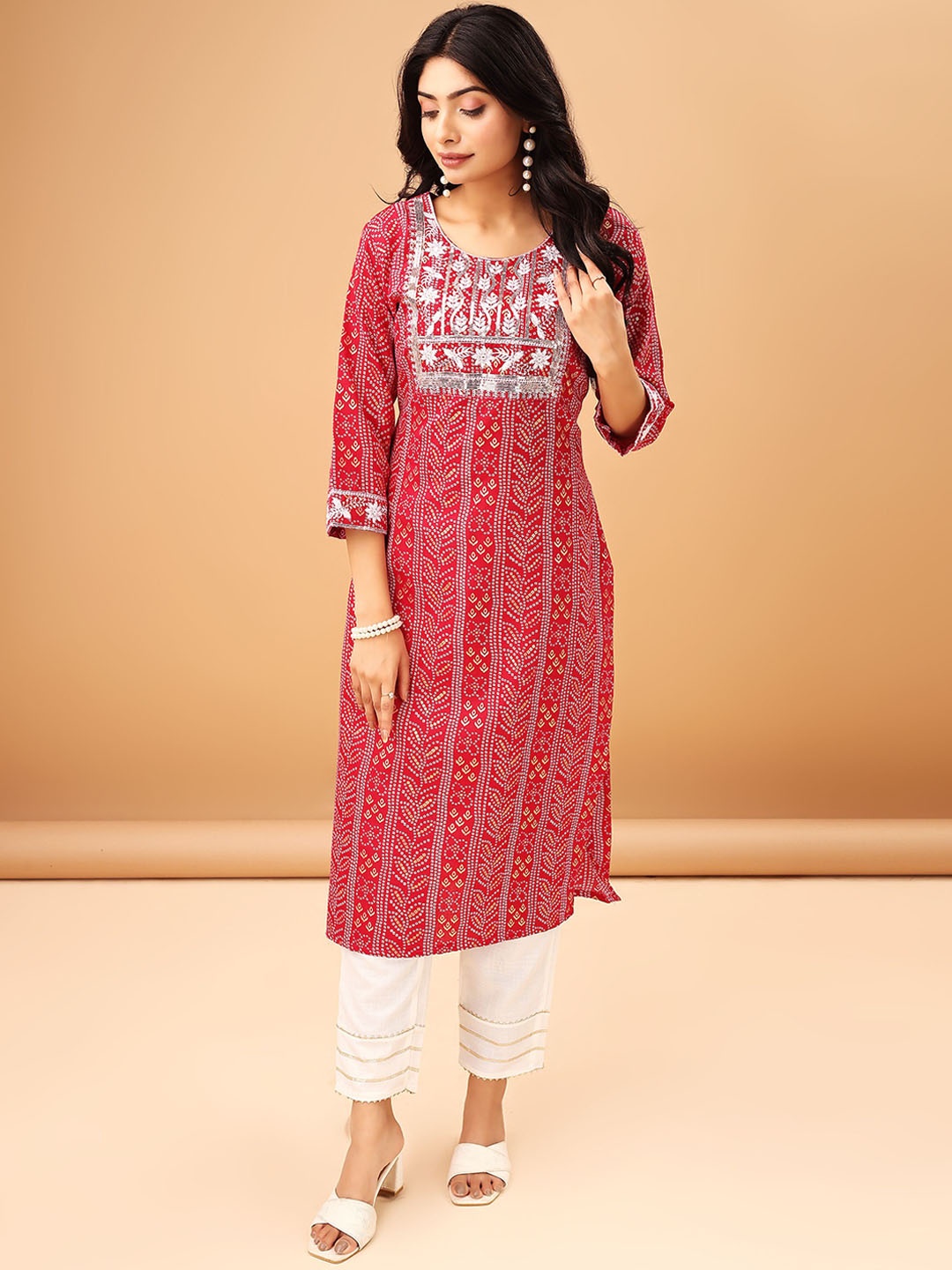 

TRAHIMAM Bandhani Embroidered Thread Work Kurta With Trousers, Pink