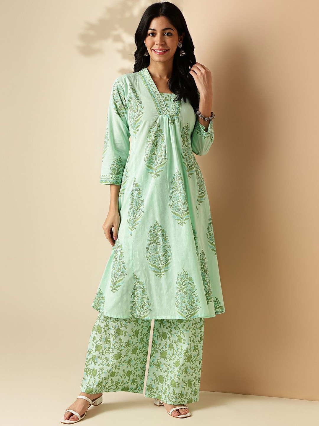 

Vbuyz Floral Printed Empire Pure Cotton Kurta with Palazzos, Sea green
