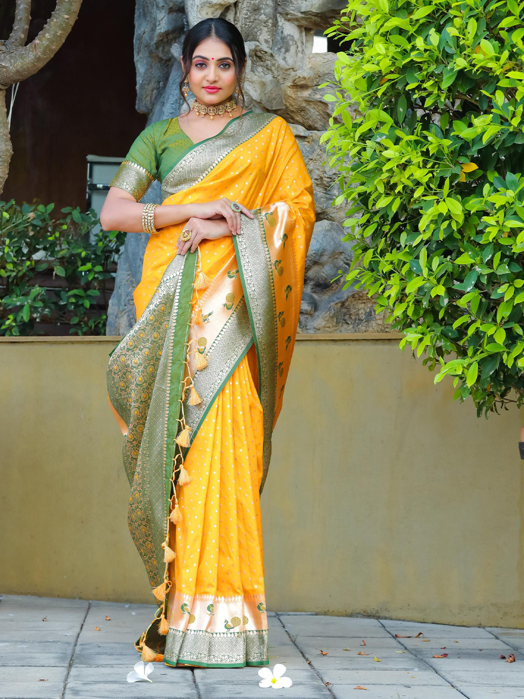

LeeliPeeri Designer Woven Design Zari Paithani Saree, Yellow