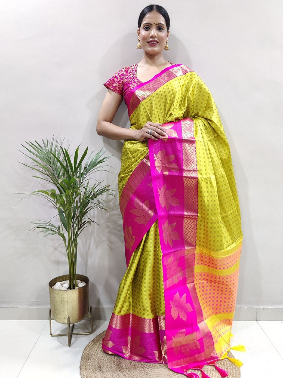 

Aika Women Woven Design Pure Silk Saree, Yellow