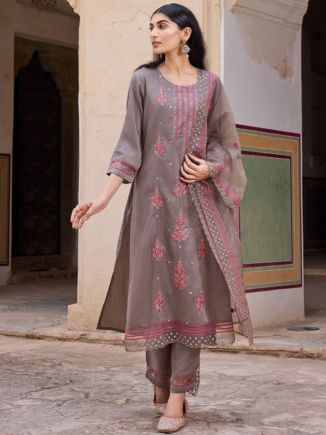 

AHIKA Floral Embroidered Regular Thread Work Straight Kurta with Trousers & Dupatta, Brown