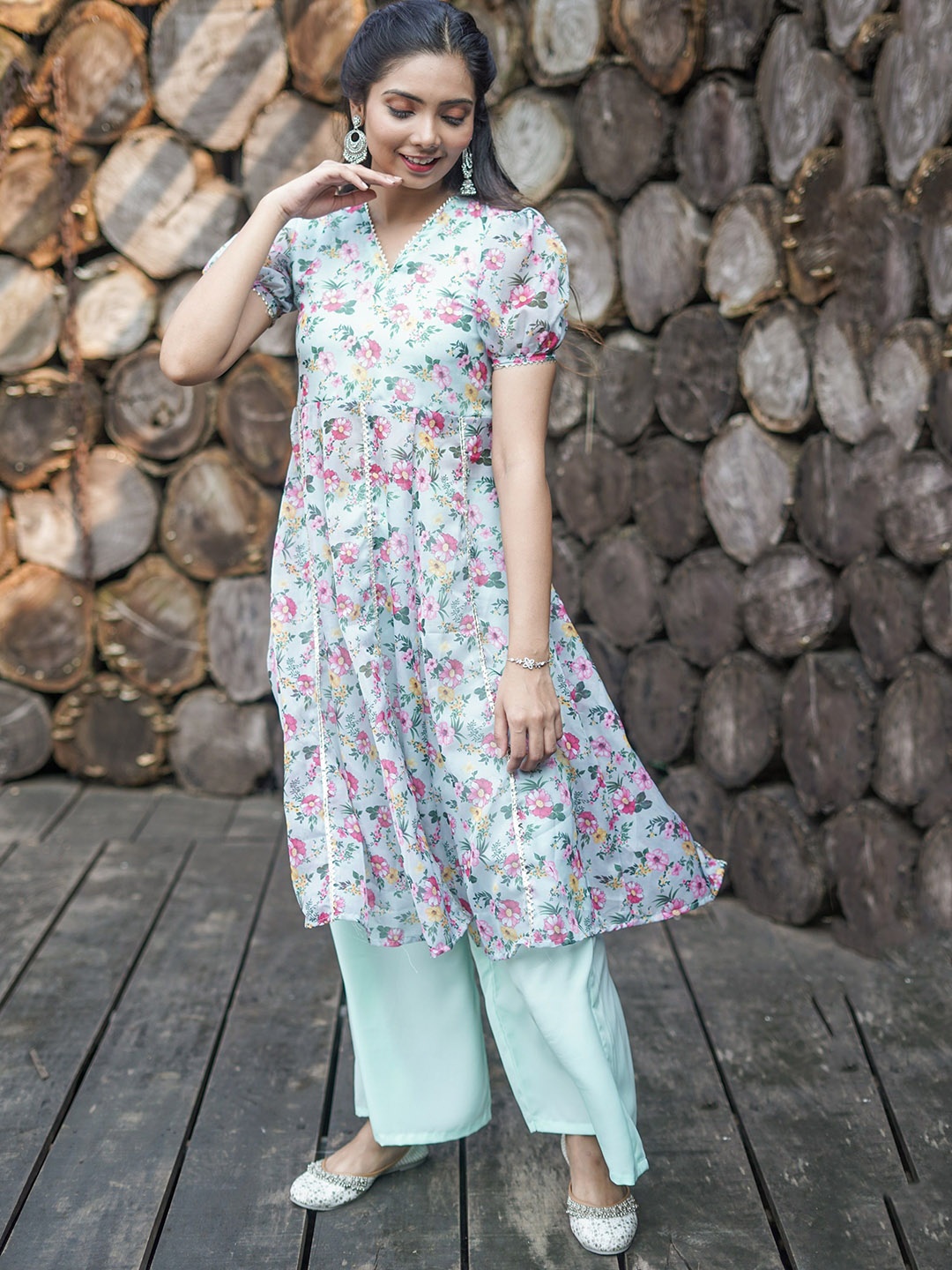 

GO BOUJEE Ethnic Floral Printed V-Neck Puffed Sleeves Panelled Kurta with Palazzo, Sea green