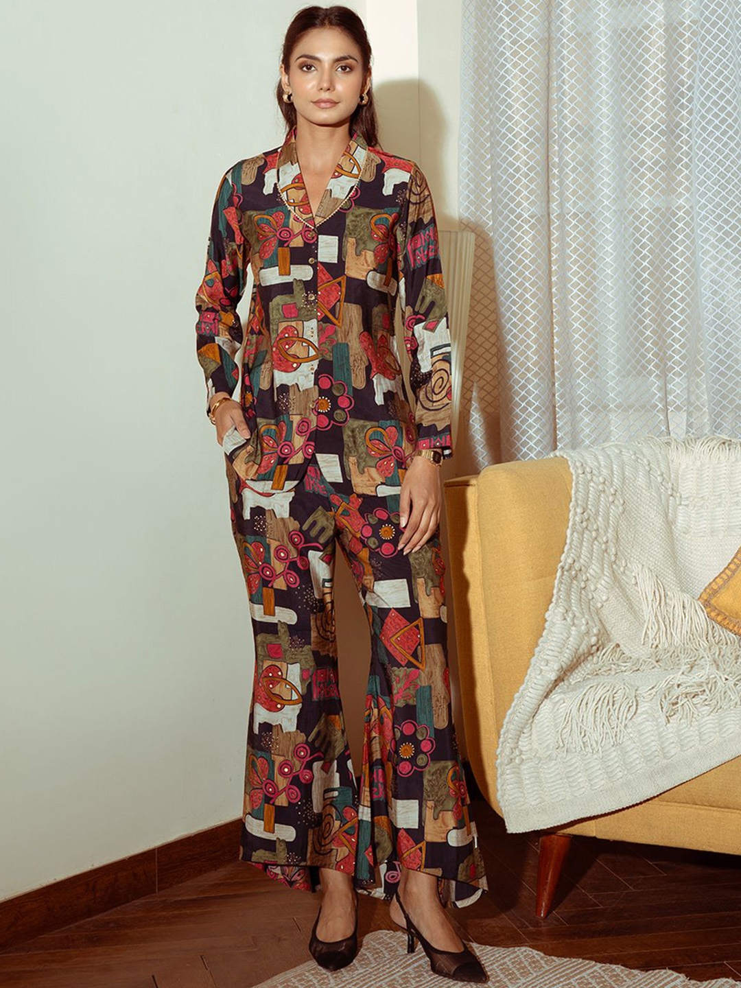 

Claura Black Floral Printed Long Sleeves Shirt With Trousers
