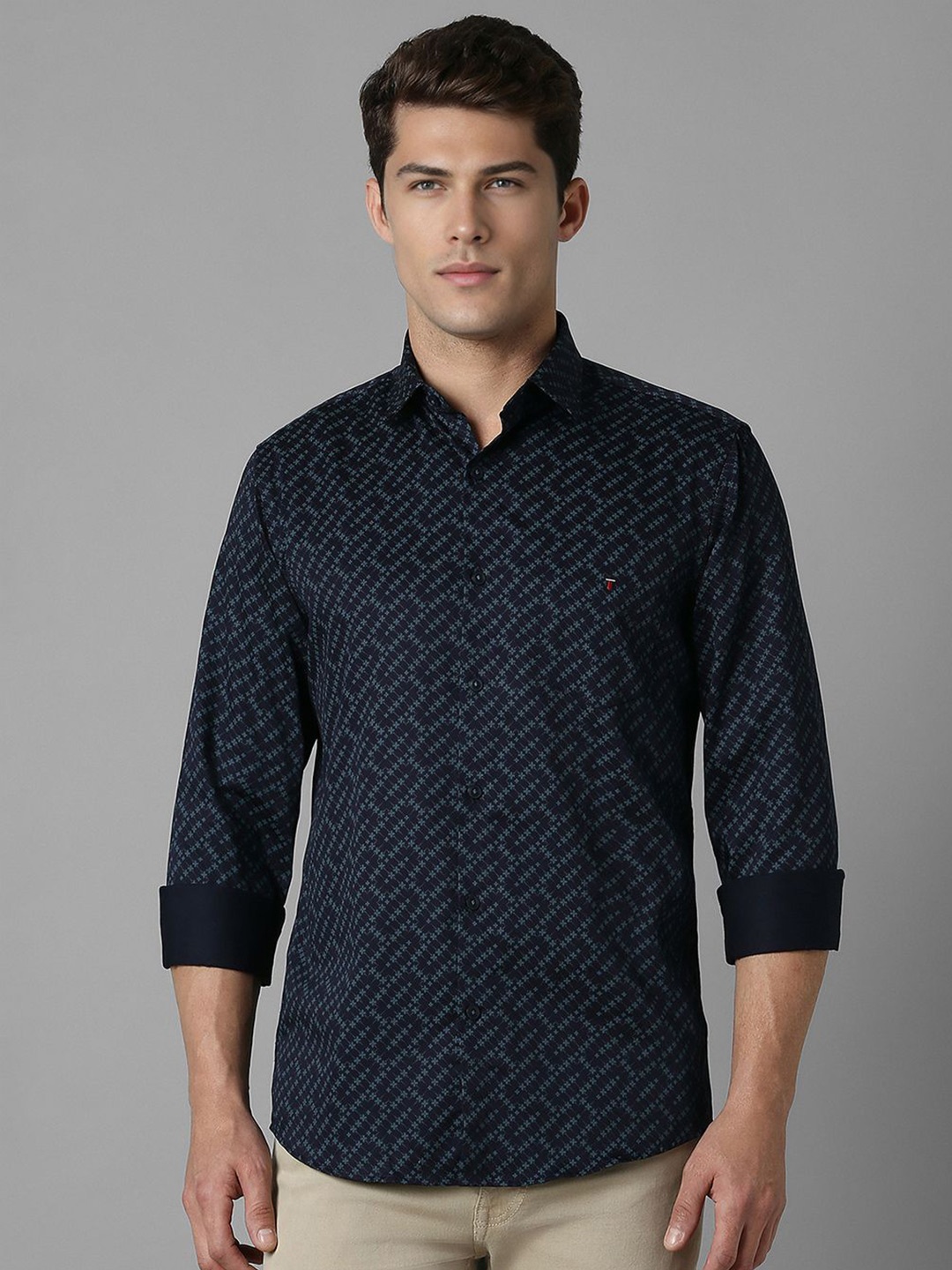 

Louis Philippe Sport Men Super Geometric Printed Cotton Slim Fit Casual Shirt, Navy blue