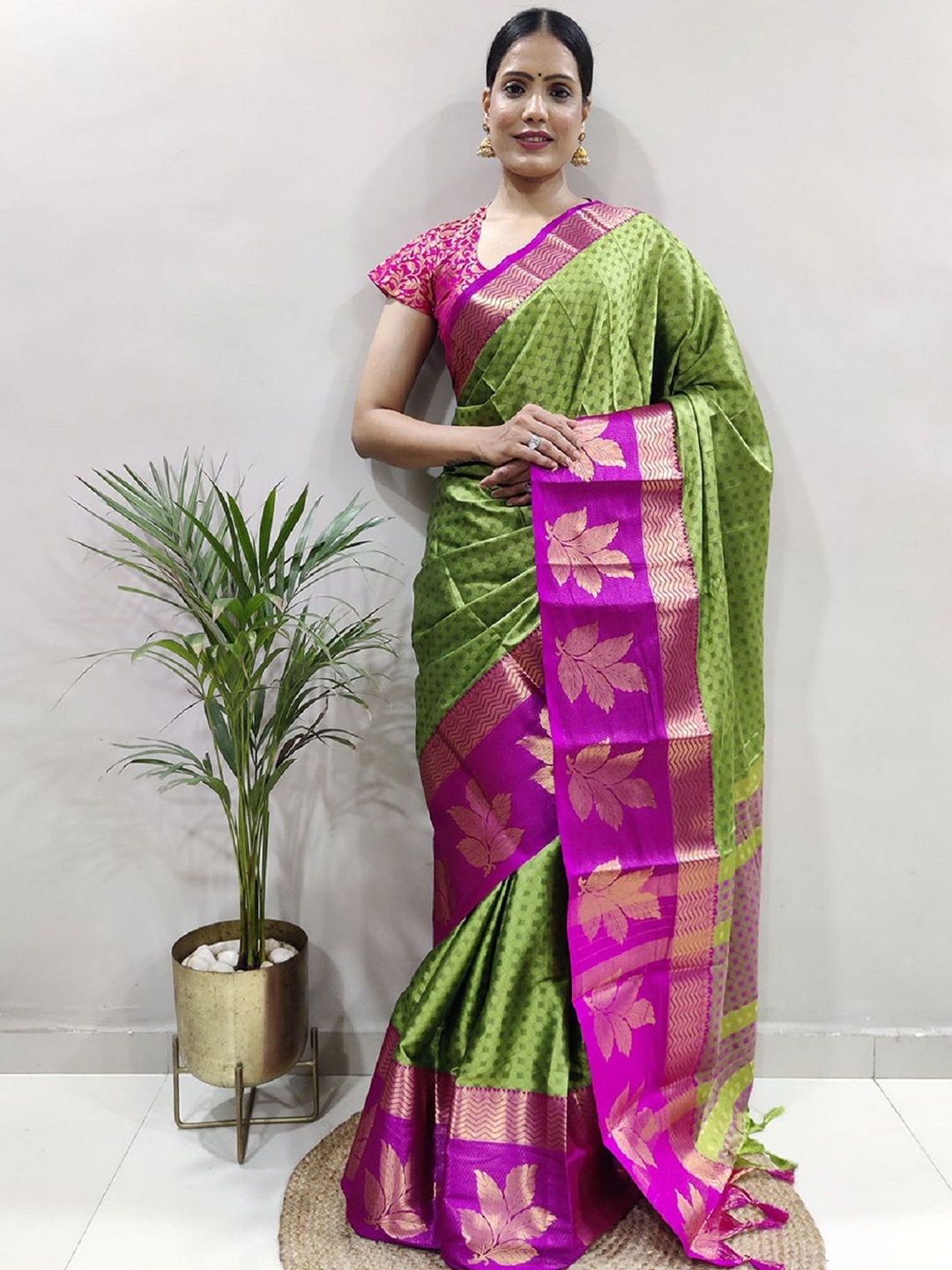 

Aika Woven Design Zari Pure Silk Saree, Green