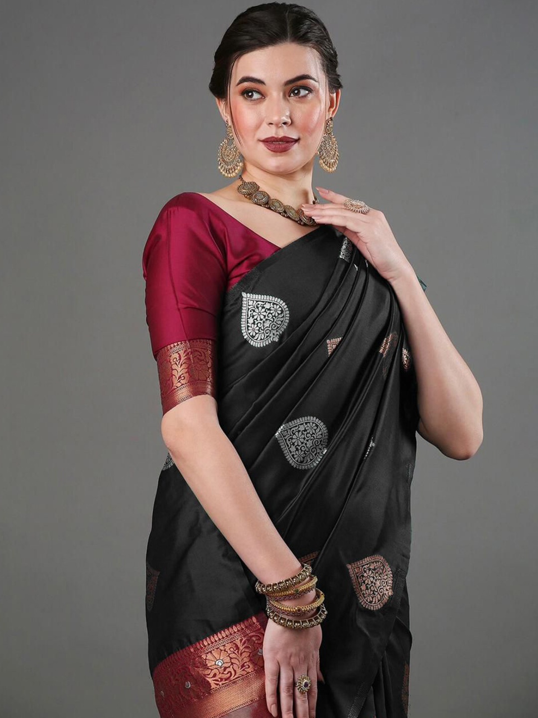 

QENY Ethnic Motifs Zari Banarasi Saree, Black
