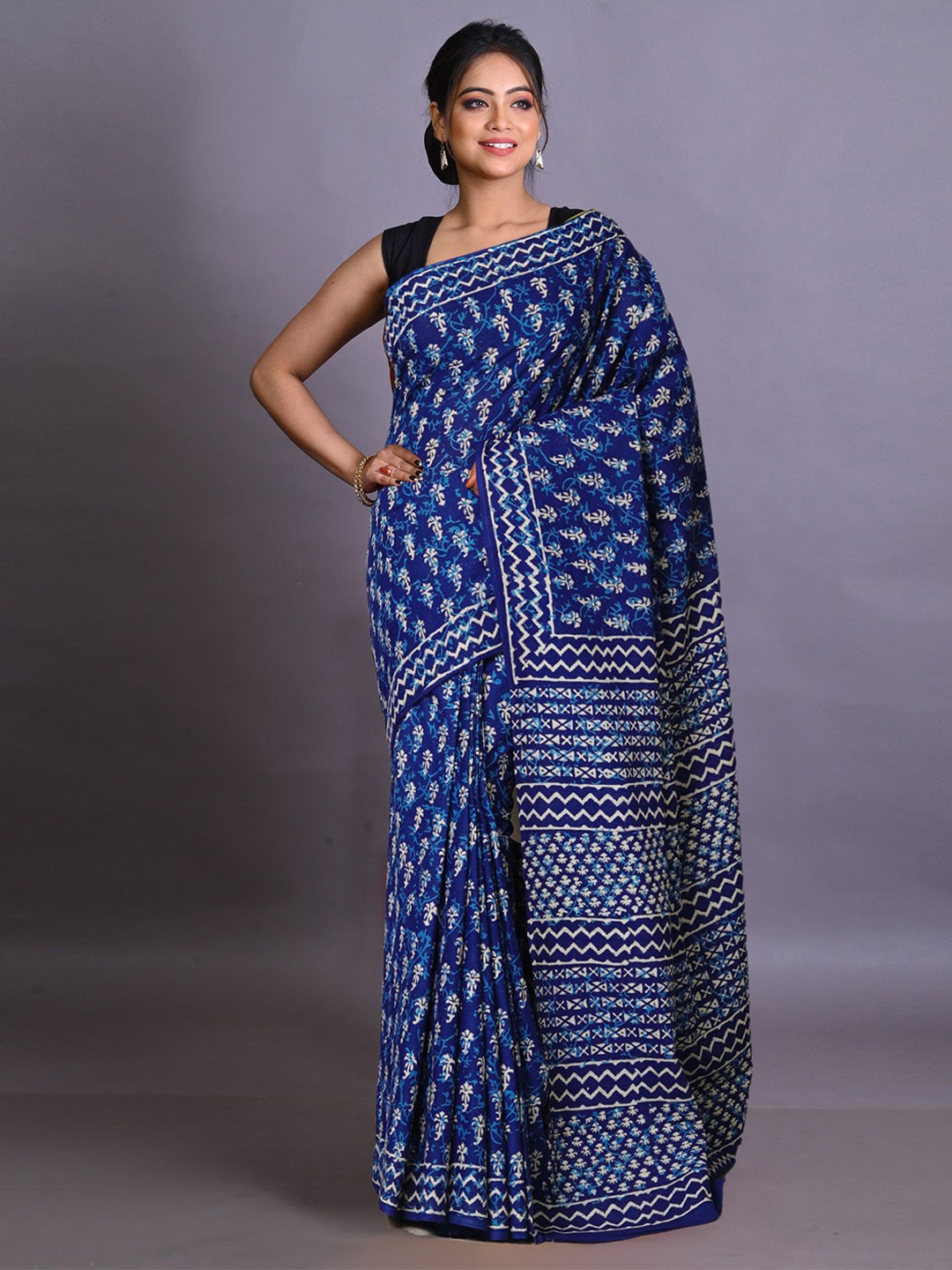 

Unnati Silks Ethnic Motifs Pure Cotton Handloom Block Printed Saree, Navy blue