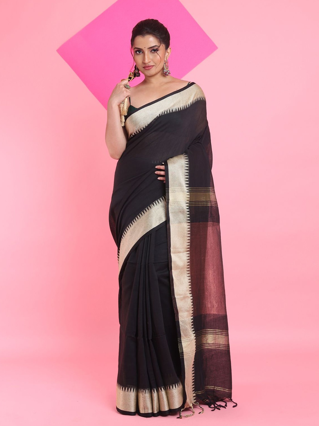 

Arhi Woven Design Solid Pure Cotton Taant Saree, Black