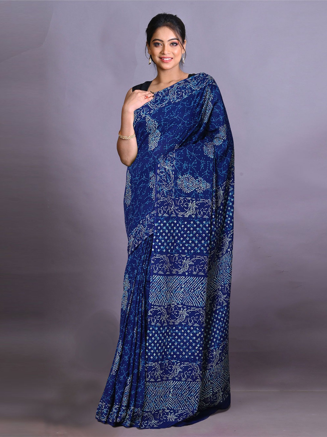 

Unnati Silks Ethnic Motifs Pure Cotton Handloom Block Print Saree, Navy blue