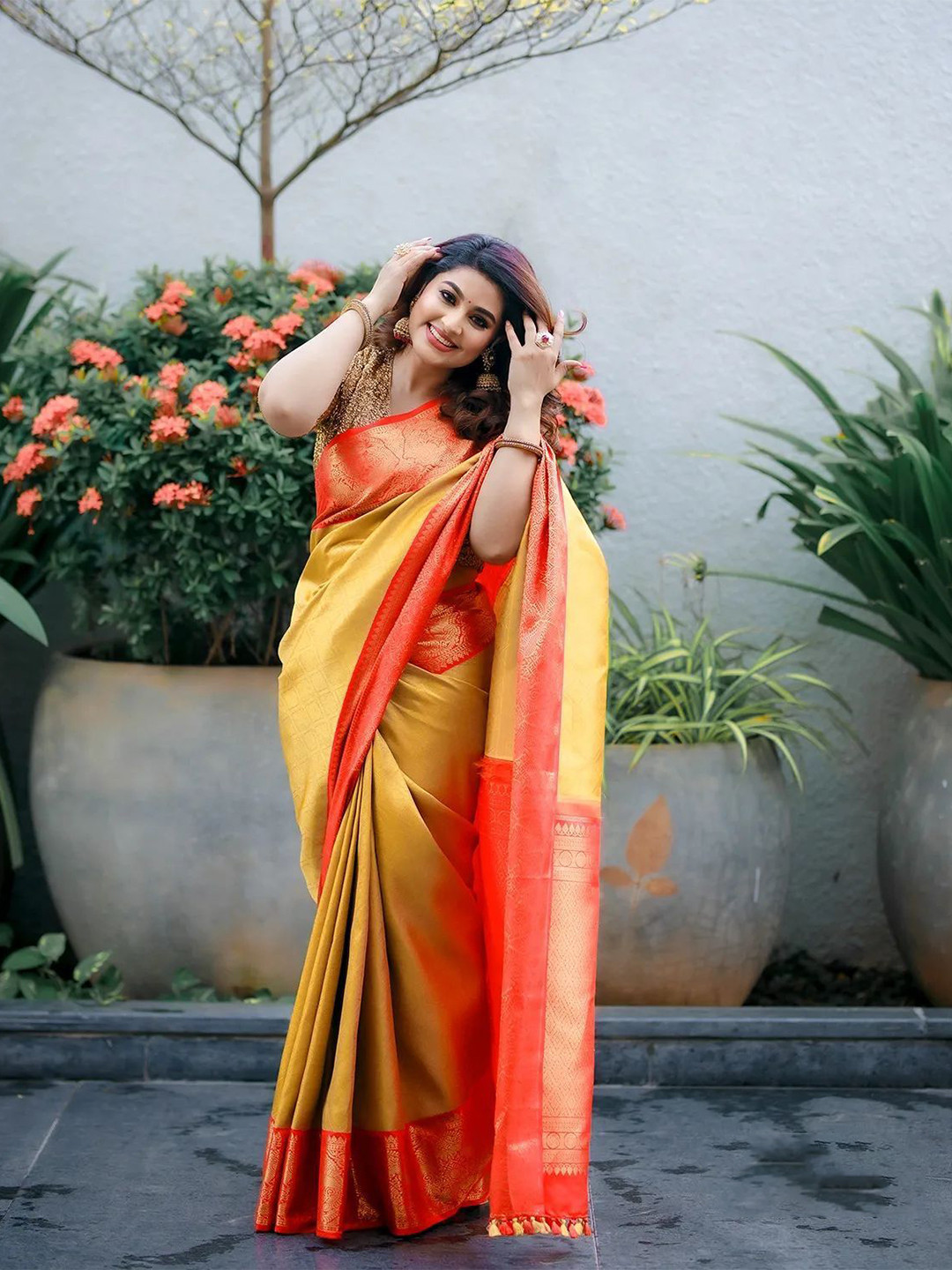 

Aika Women Woven Design Pure Silk Banarasi Saree, Yellow