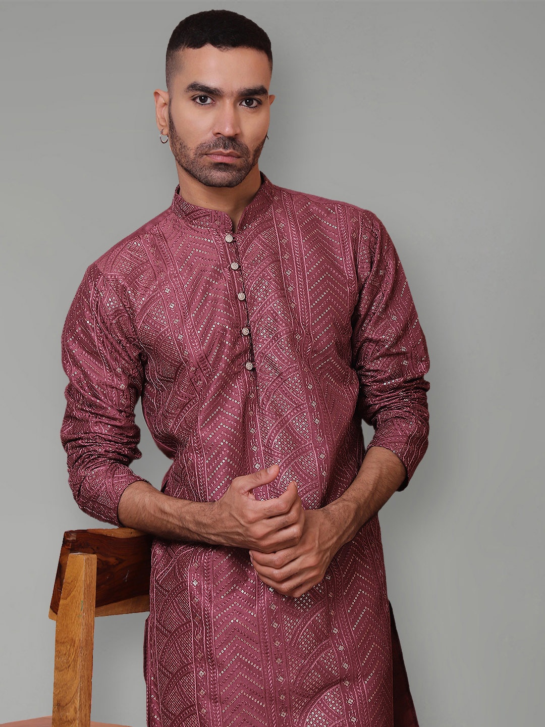 

Jompers Men Geometric Thread Work Kurta, Magenta