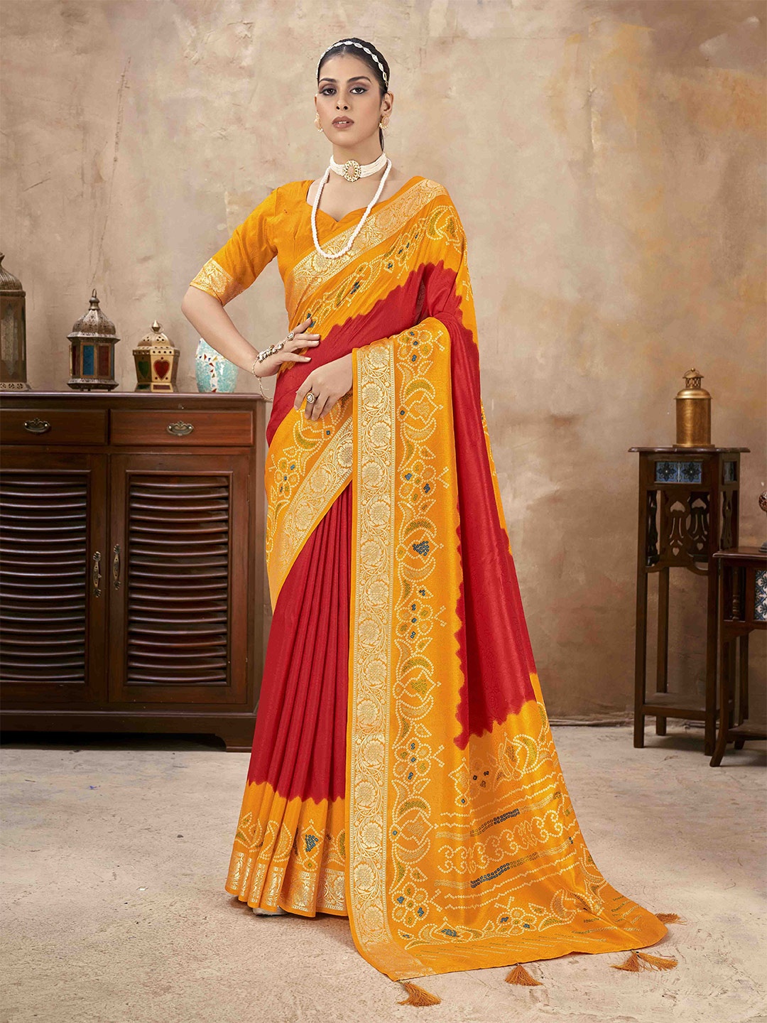 

Ethnielle Bandhani Zari Saree, Red
