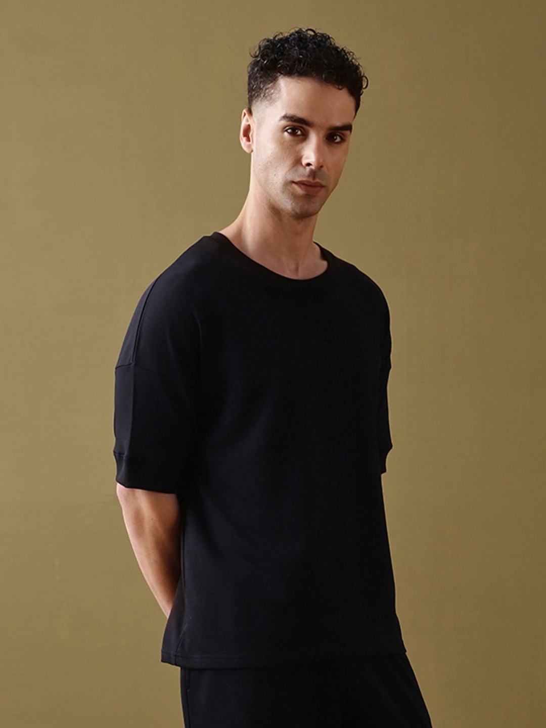

DILLINGER Men Solid Ultra Soft Drapey Cotton Oversized Drop Shoulder T-Shirt, Black