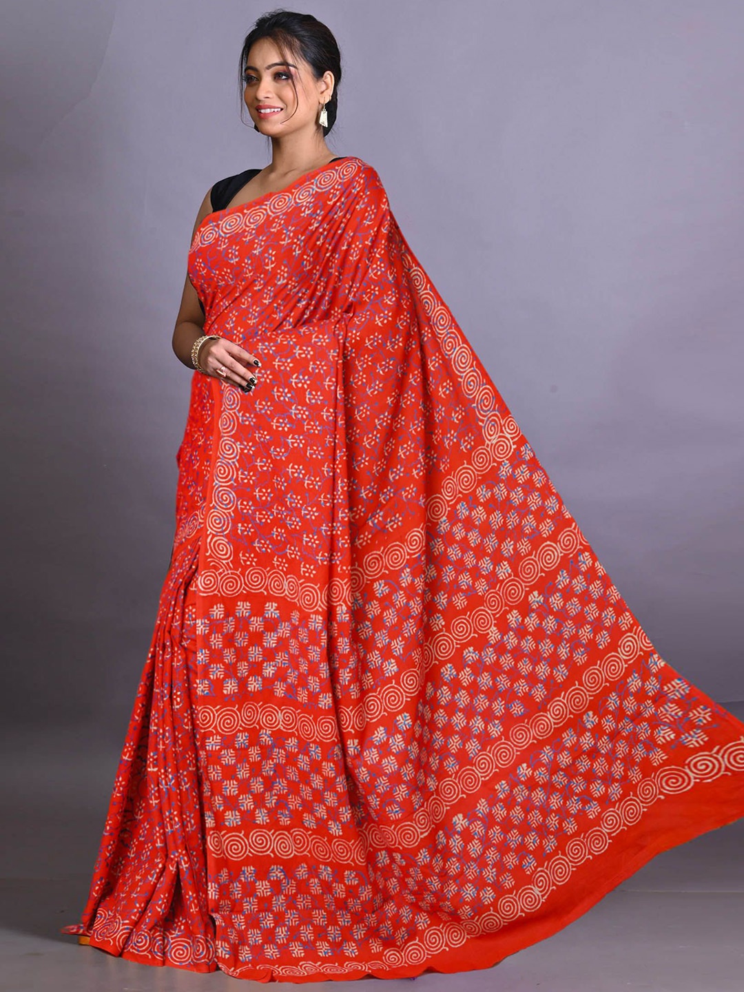 

Unnati Silks Ethnic Motifs Pure Cotton Handloom Block Print Saree, Red