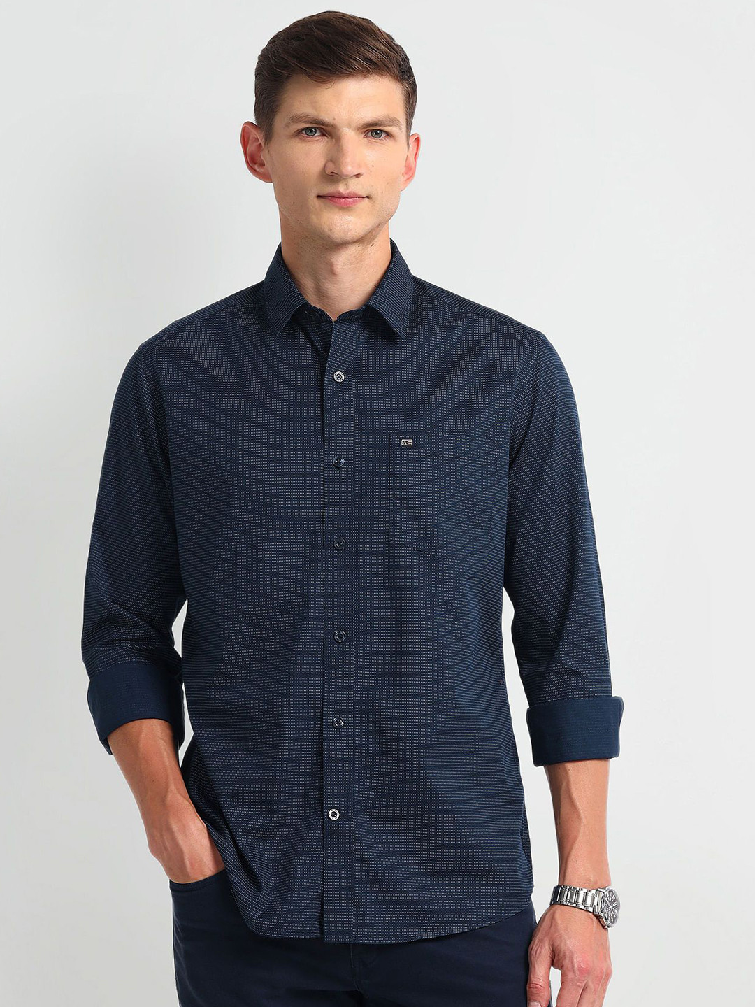 

Arrow Men Modern Spread Collar Solid Cotton Slim Fit Casual Shirt, Navy blue