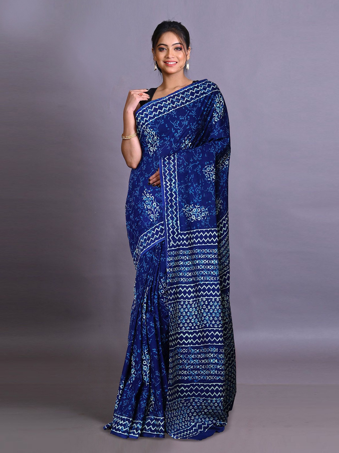 

Unnati Silks Ethnic Motifs Pure Cotton Handloom Block Print Saree, Navy blue