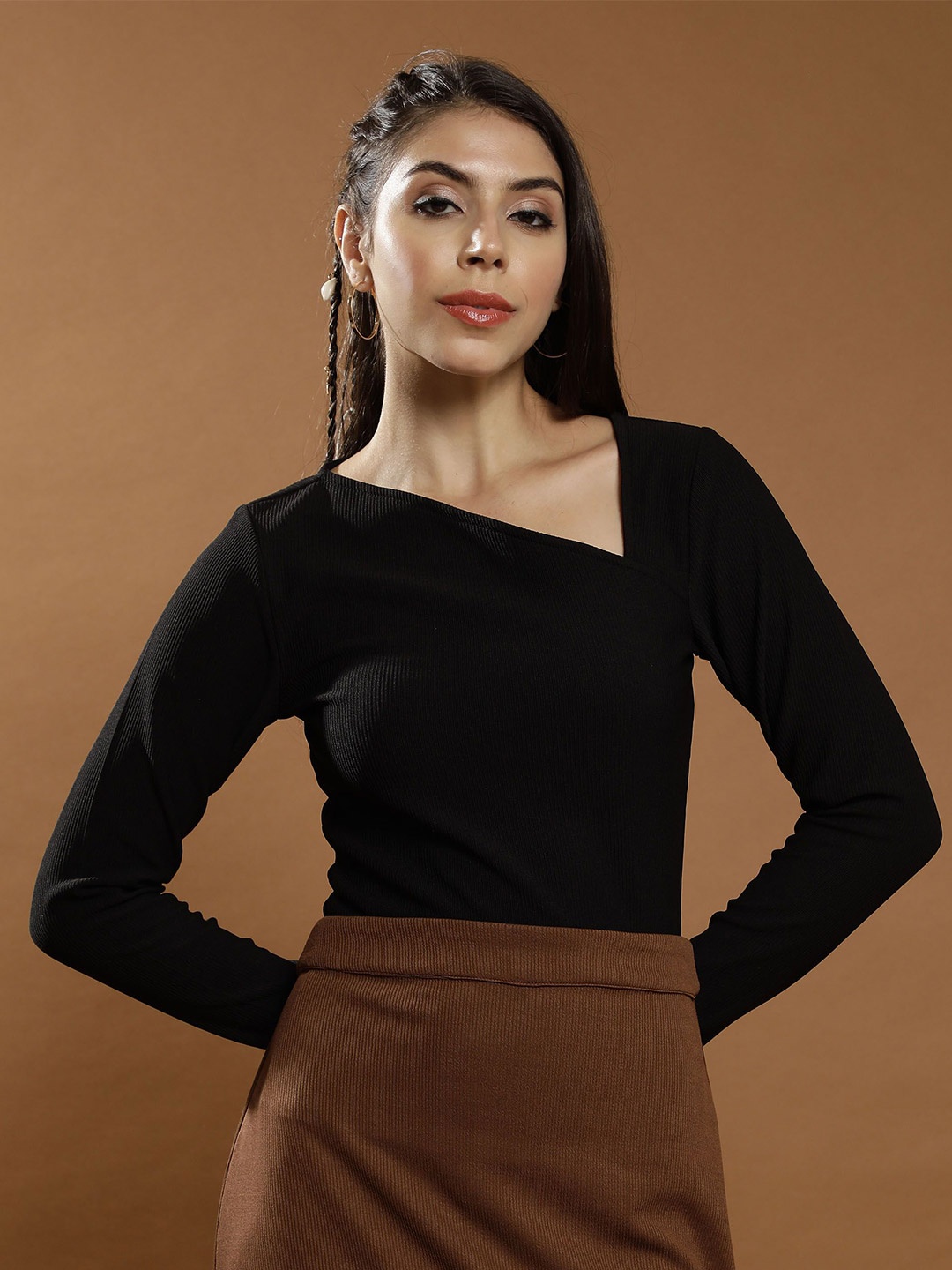 

Athena Immutable Women Solid V-Neck Top, Black
