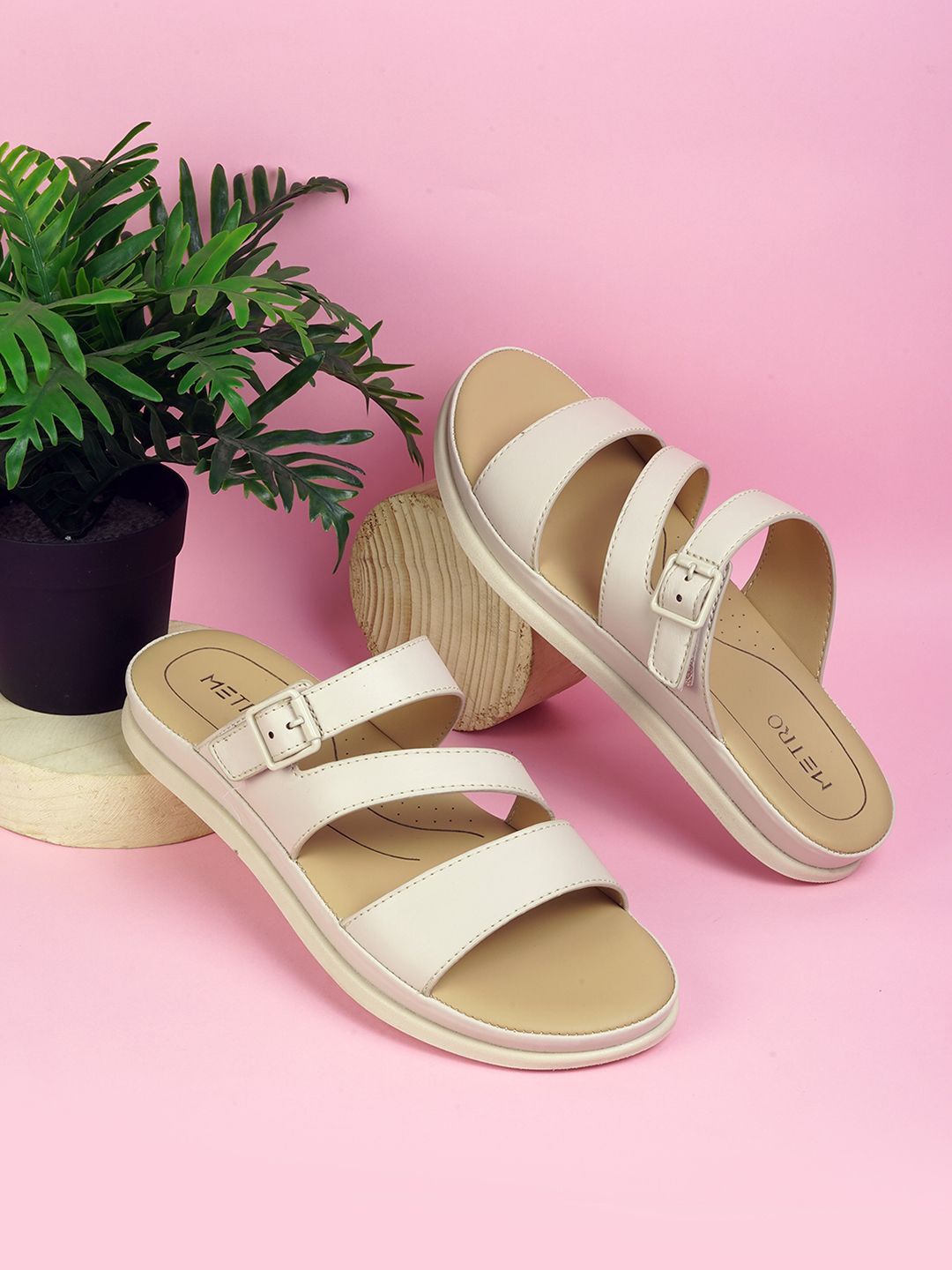 

Metro Women Comfort Sandals, Off white