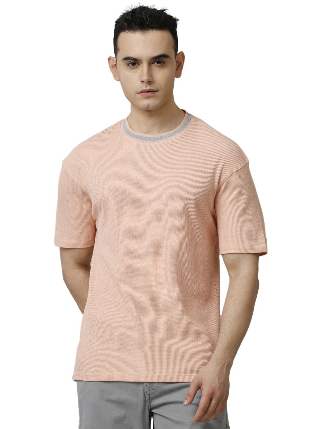 

Voi Jeans Men Solid Round Neck Cotton Boxy T-Shirt, Pink