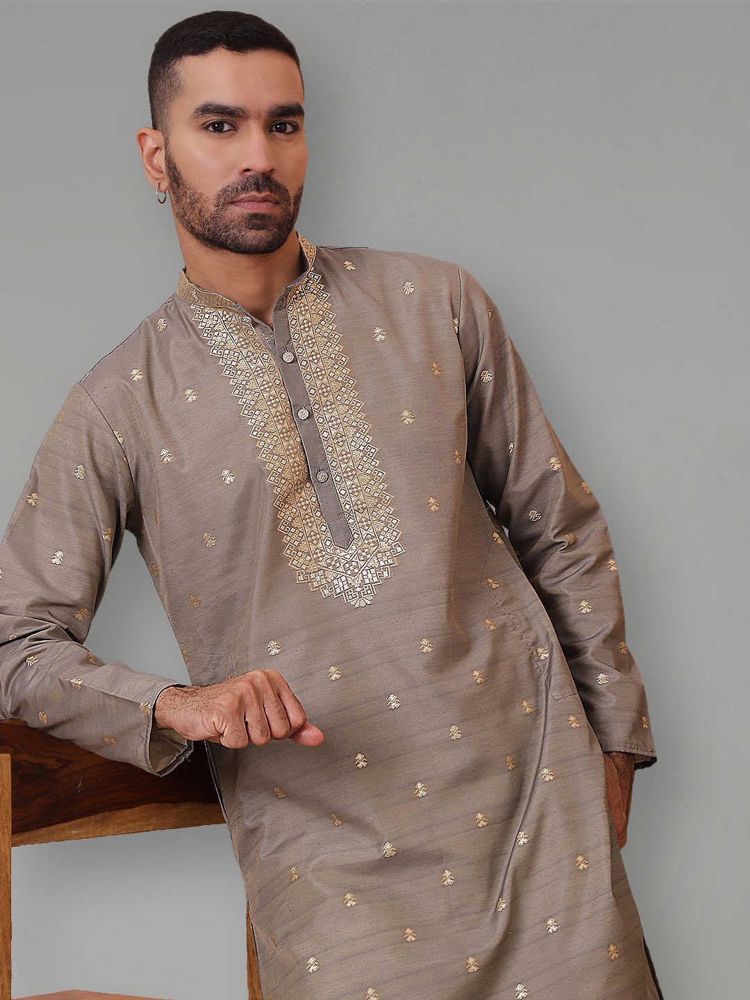 

Jompers Men Embroidered Flared Sleeves Kurta, Grey