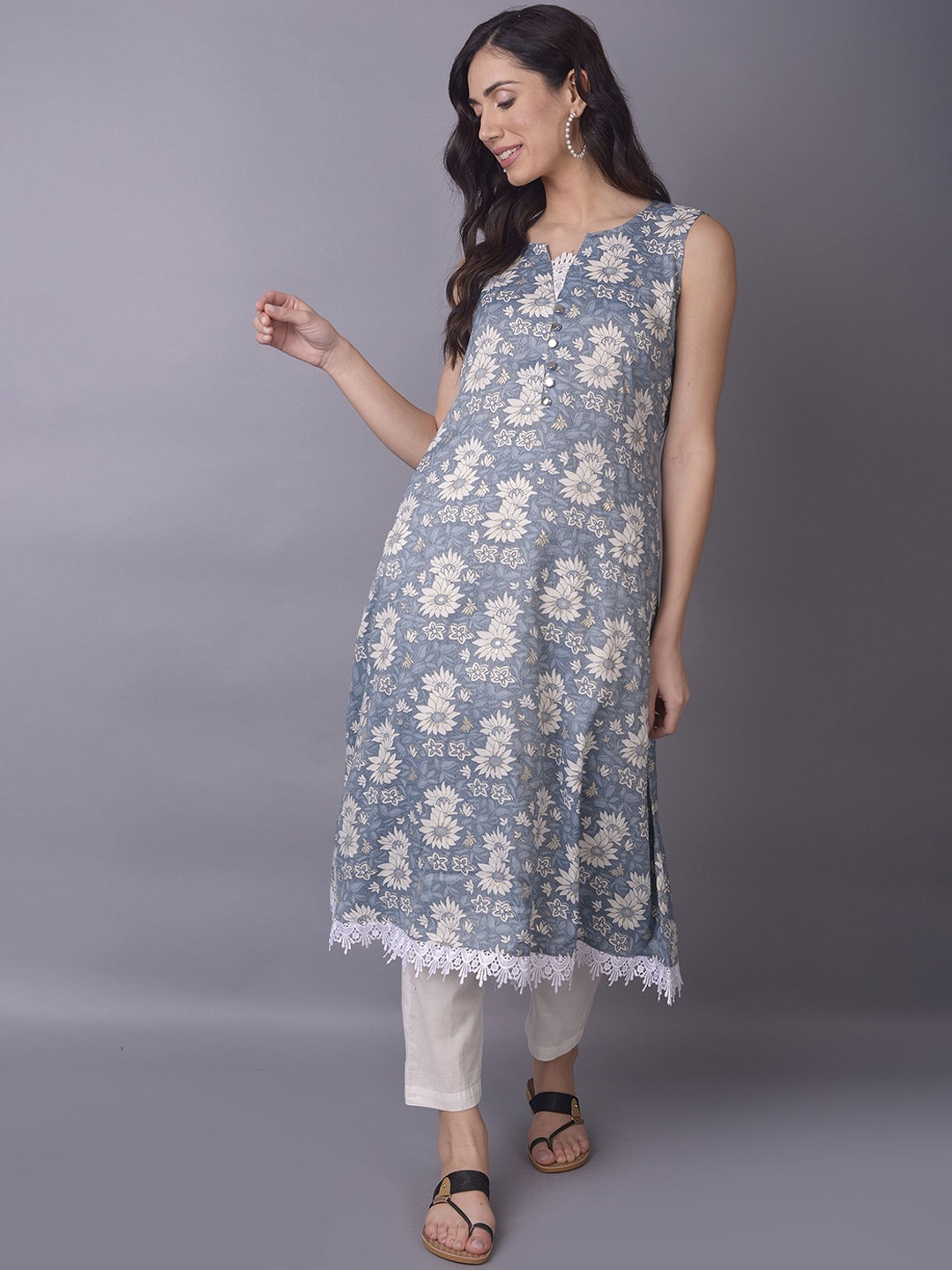 

Shree Floral Printed V-Neck Sleeveless Pocket Detailing Liva A-Line Kurta, Metallic