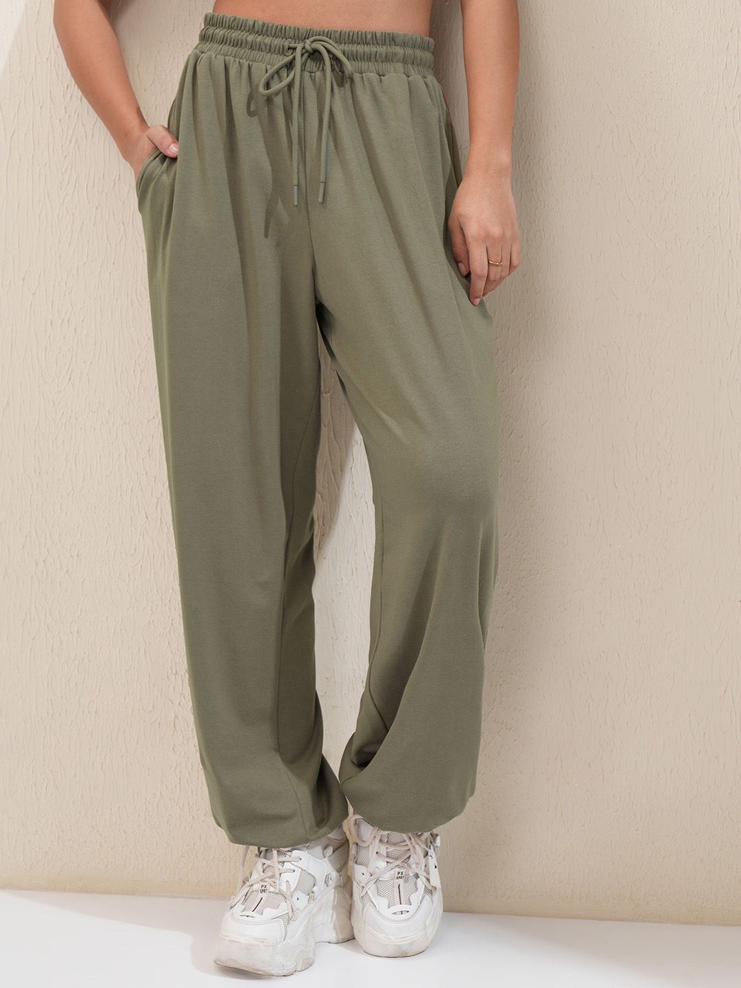 

Tokyo Talkies Women Joggers Trousers, Olive