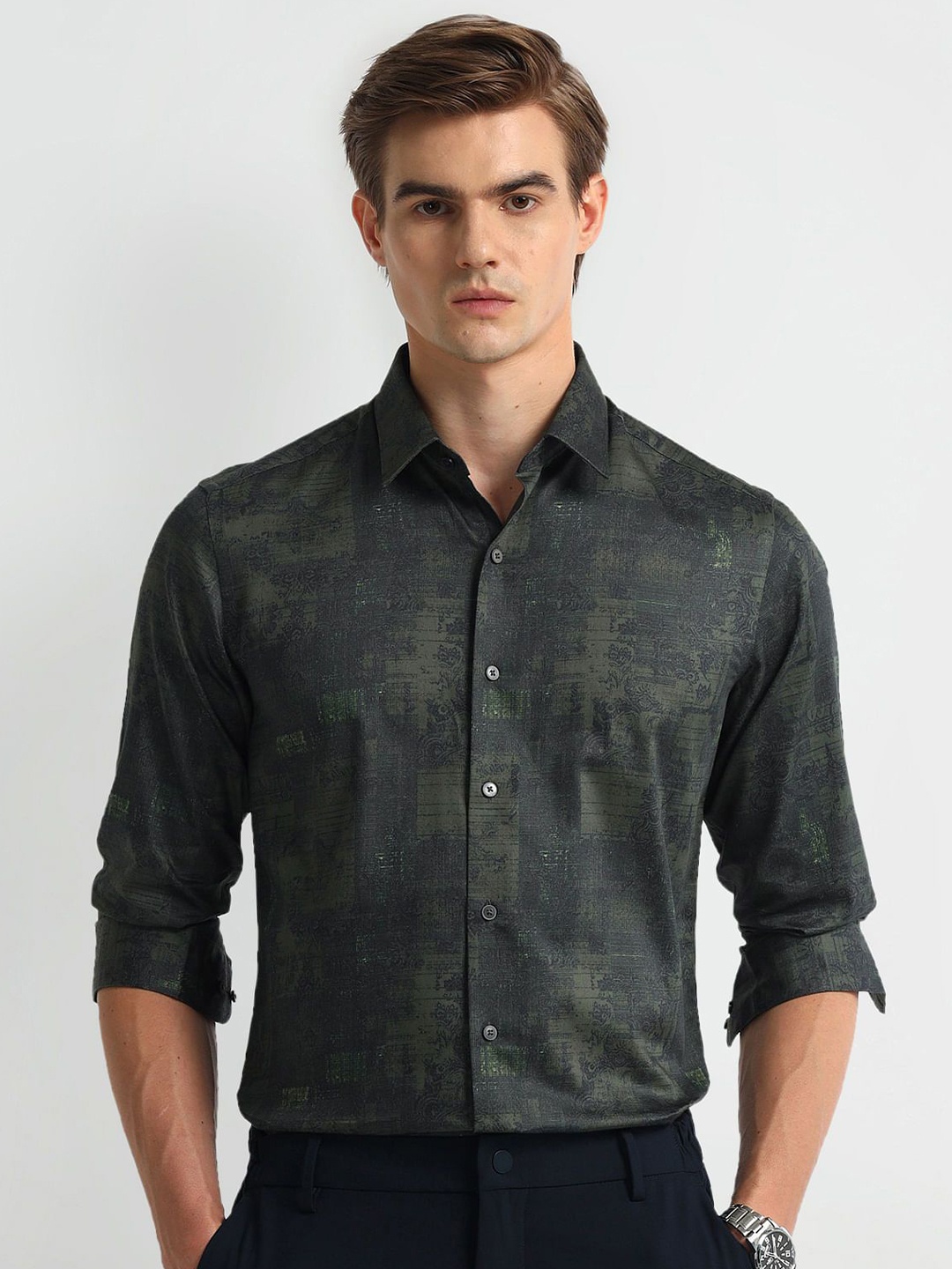 

Arrow Men Classic Spread Collar Dyed Cotton Formal Shirt, Grey