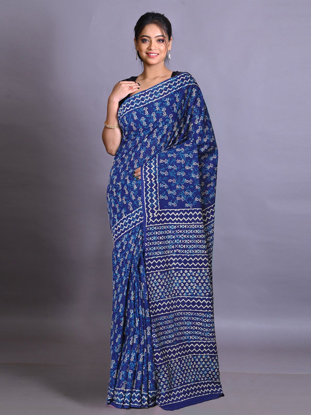 

Unnati Silks Ethnic Motifs Pure Cotton Handloom Block Print Saree, Navy blue