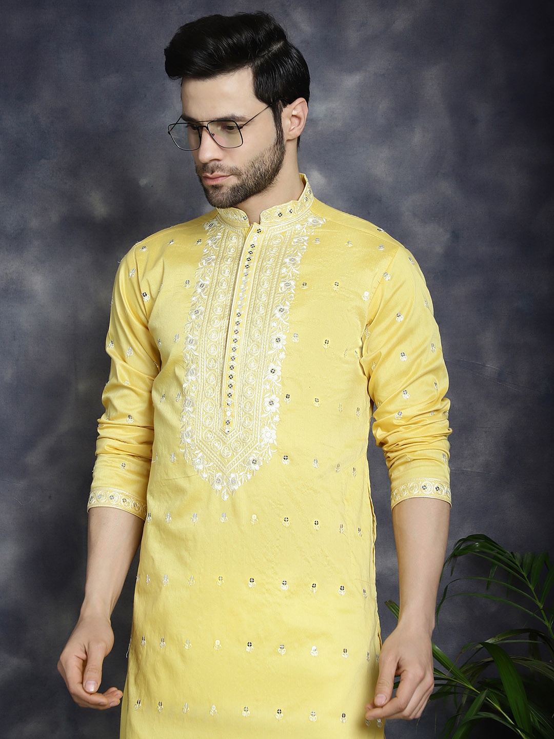 

Jompers Mandarin Collar Embroidered Kurta, Yellow