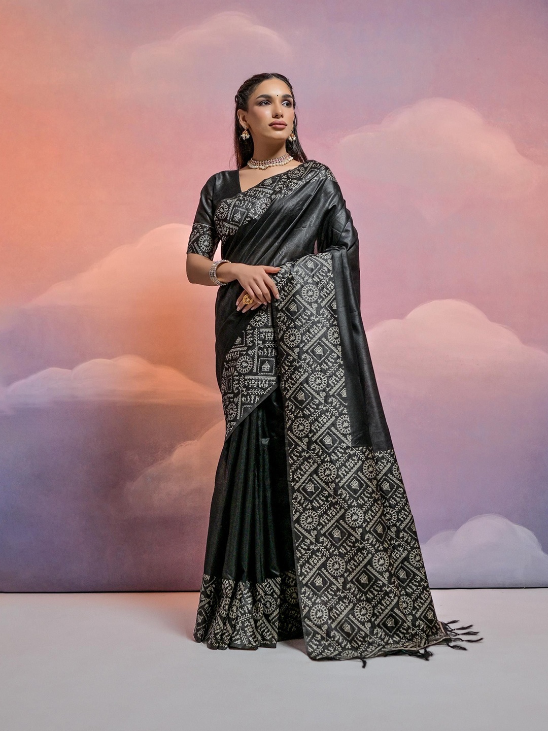 

LeeliPeeri Designer Warli Printed Saree, Black