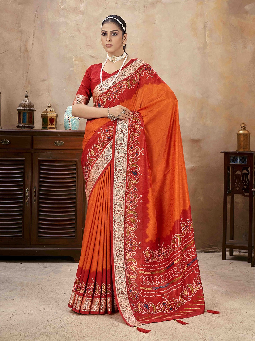 

Ethnielle Bandhani Zari Saree, Orange