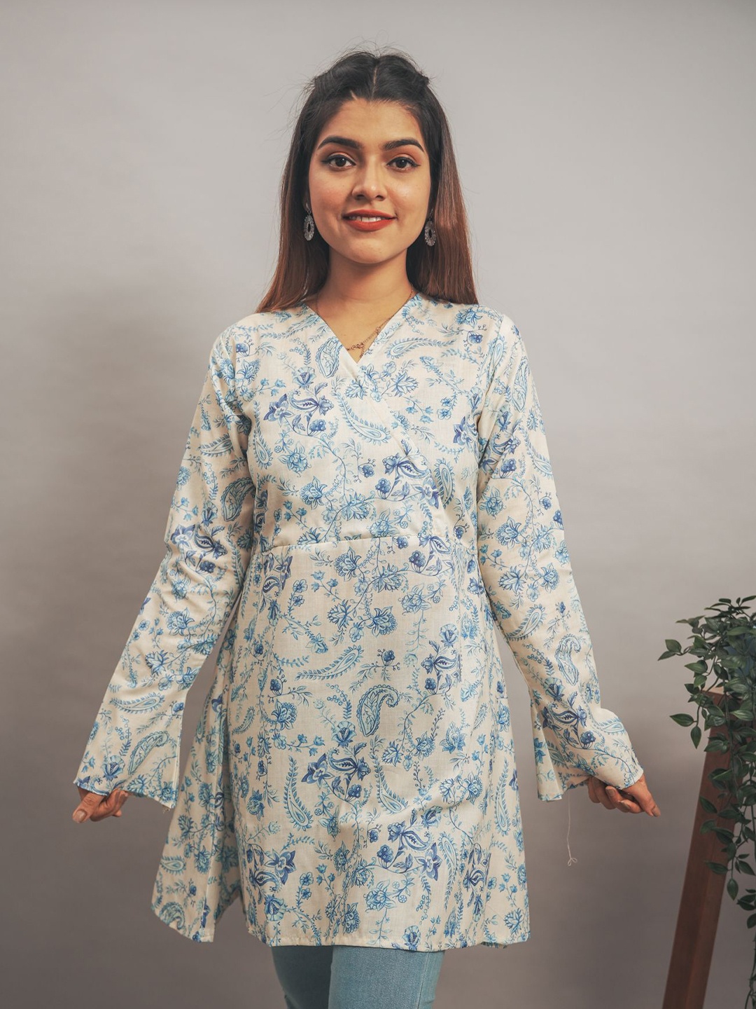 

GO BOUJEE Floral Print Bell Sleeve Longline Top, Off white