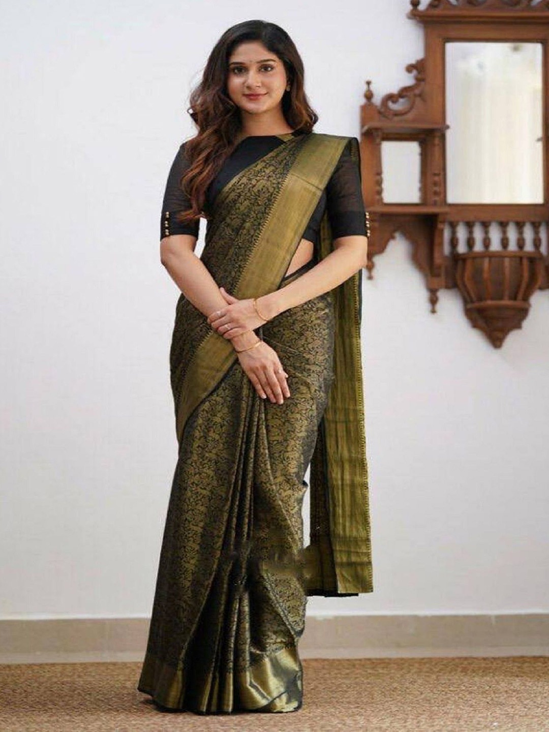 

Aika Woven Design Zari Pure Silk Banarasi Saree, Black