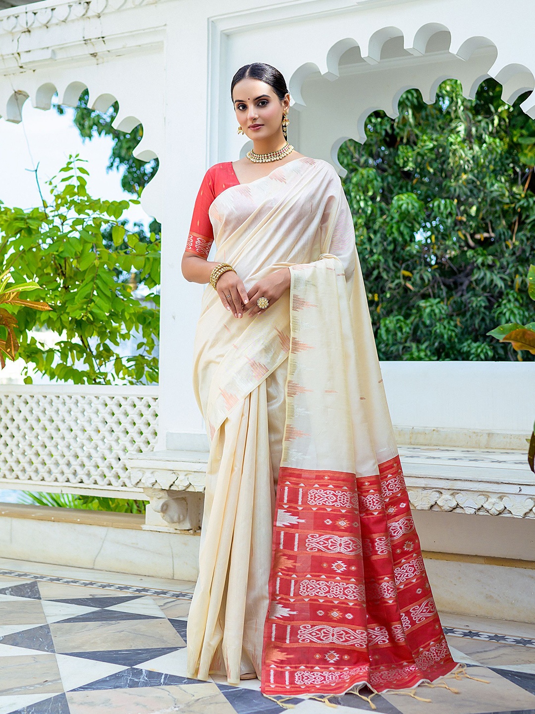 

LeeliPeeri Designer Woven Design Zari Tussar Saree, White
