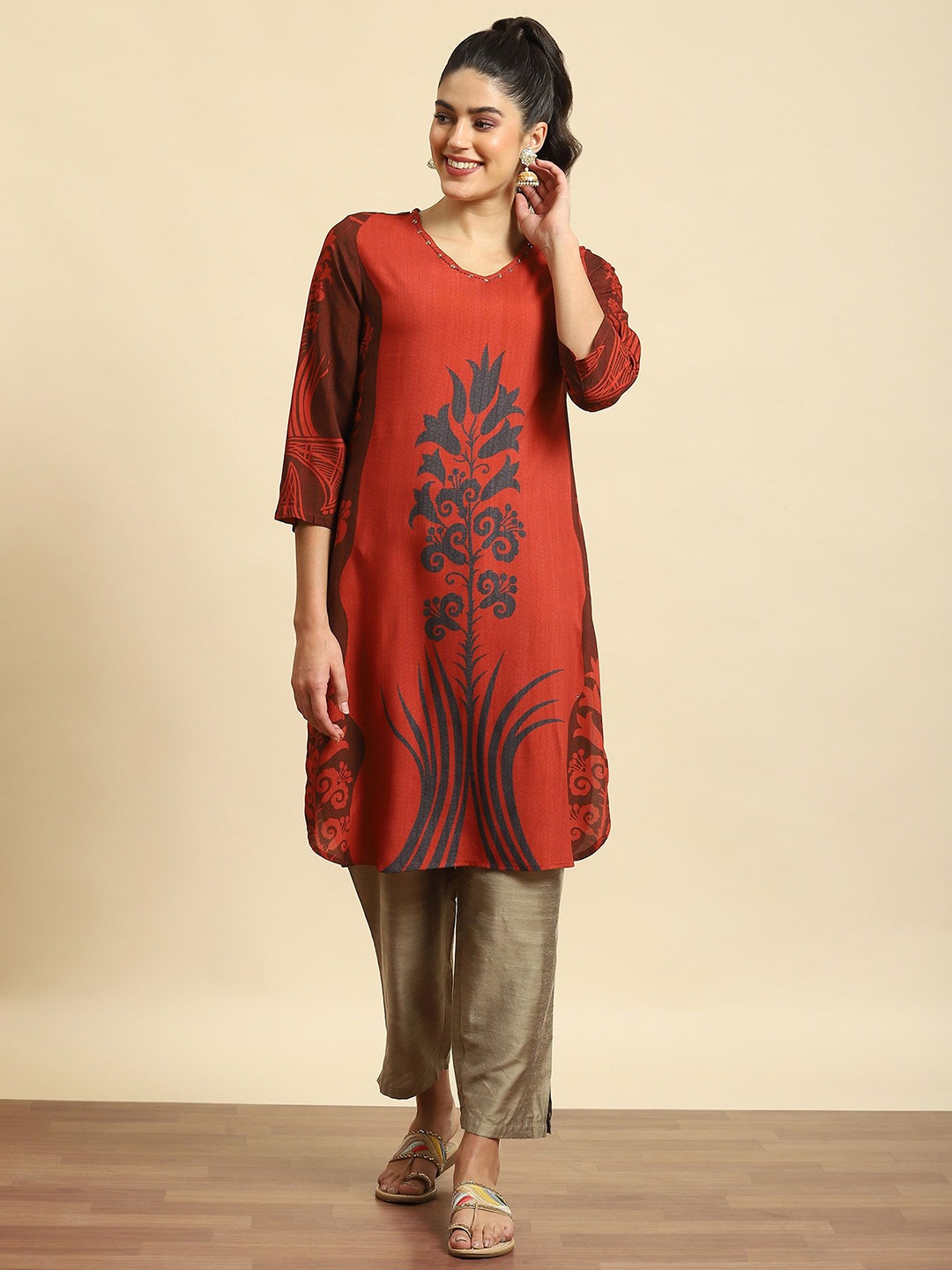 

Shree Floral Printed Liva Straight Kurta, Maroon