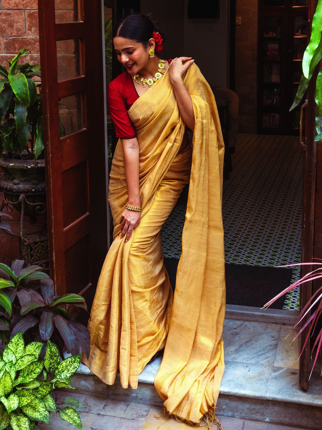 

Uttariya Tissue Saree, Gold