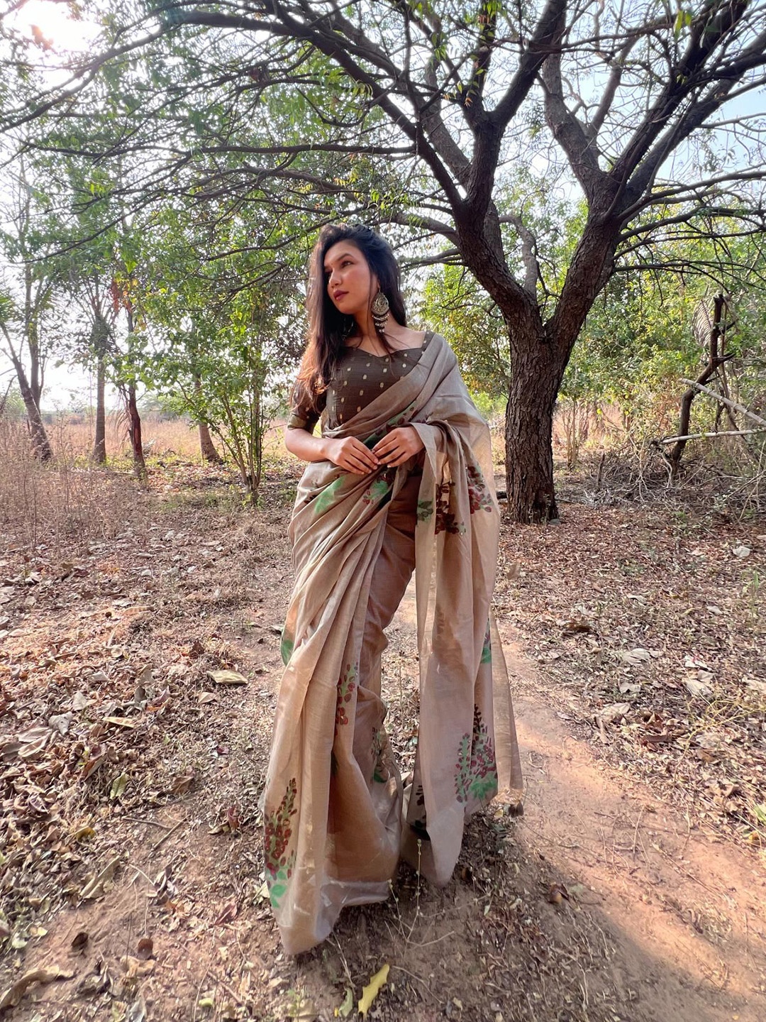 

LeeliPeeri Designer Floral Printed Saree, Brown