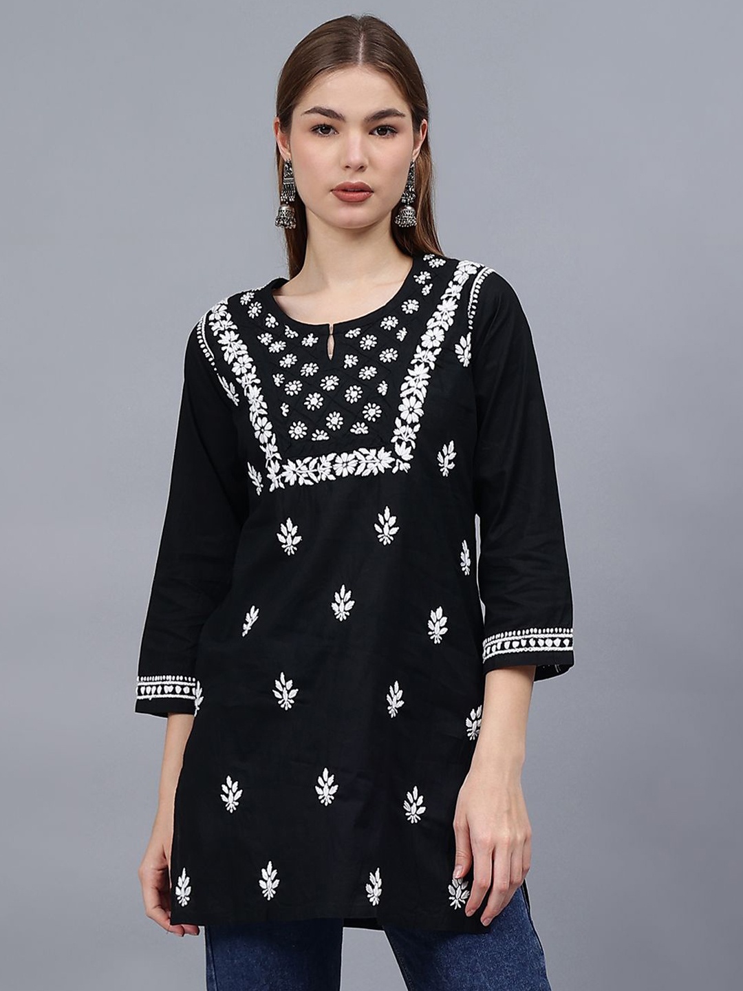 

Seva Chikan Floral Embroidered Chikankari Chikankari Kurti, Black